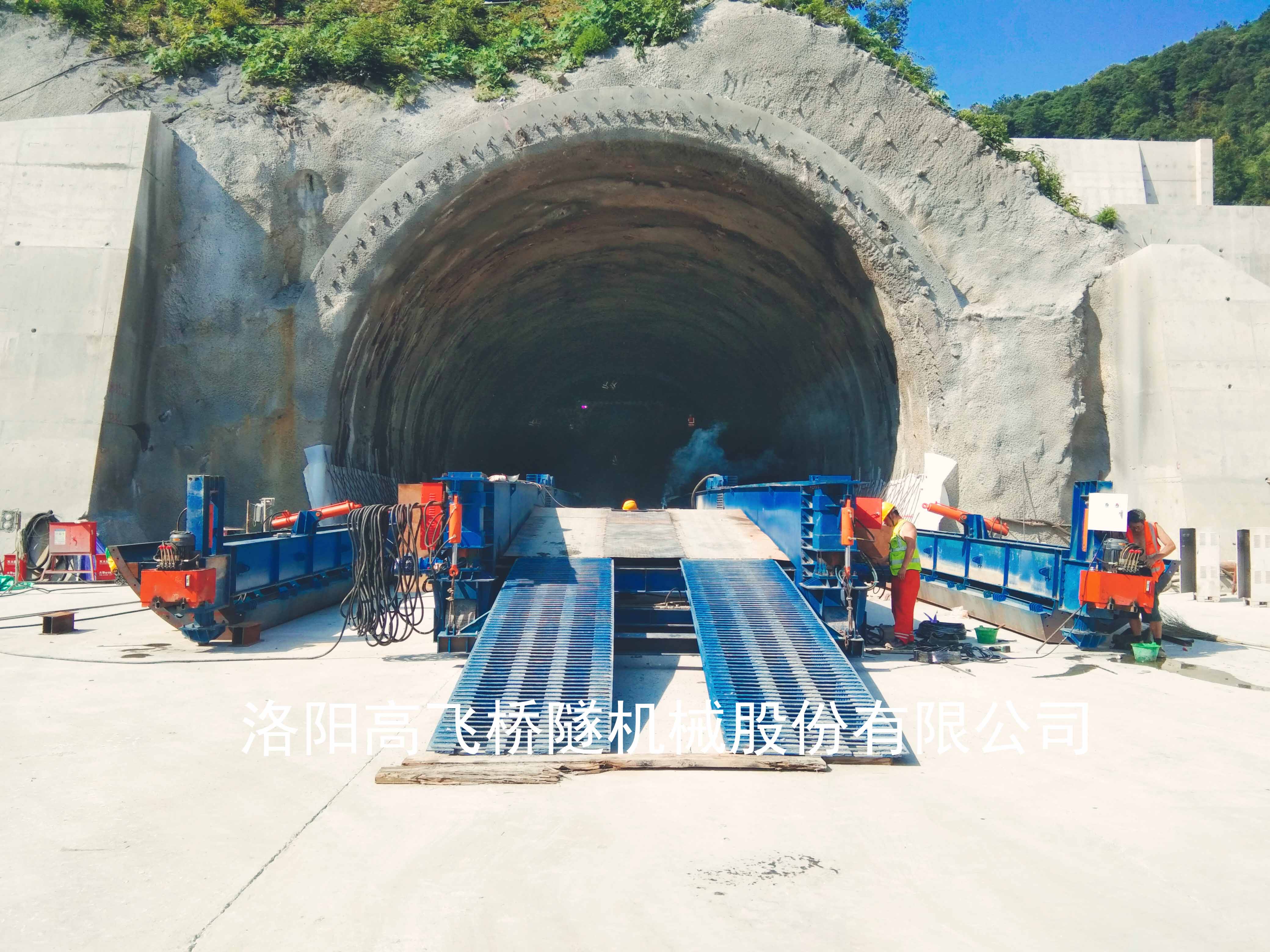 仰拱栈桥的工作原理